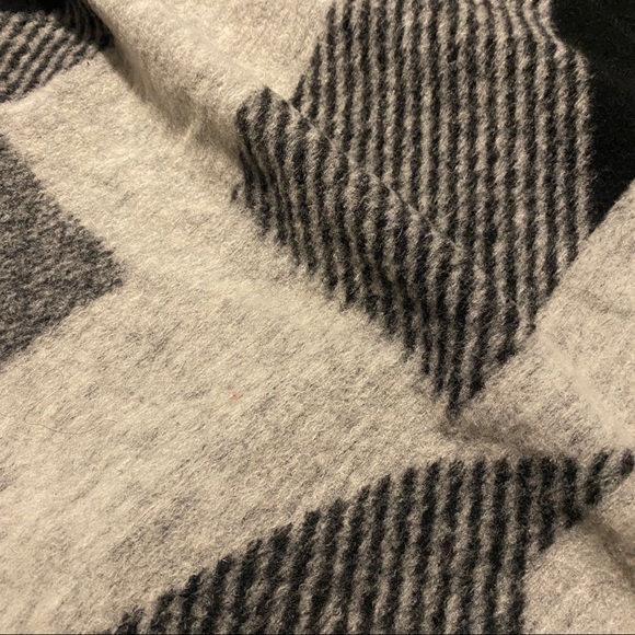 Geometric / Contemporary wool shawl wrap scarf - Picture 2 of 3